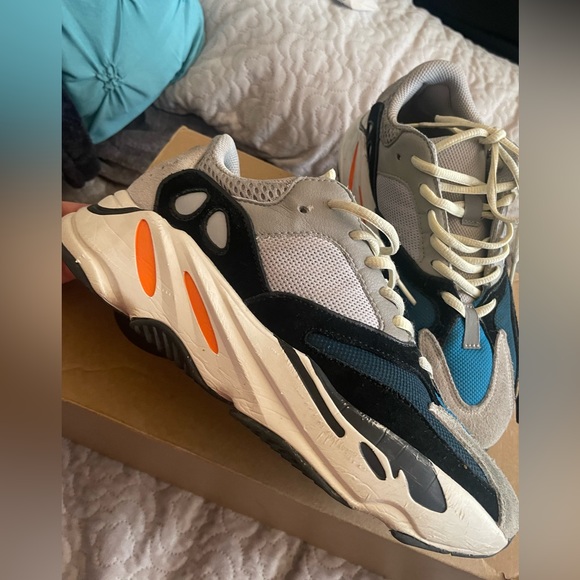 Yeezy boost 700